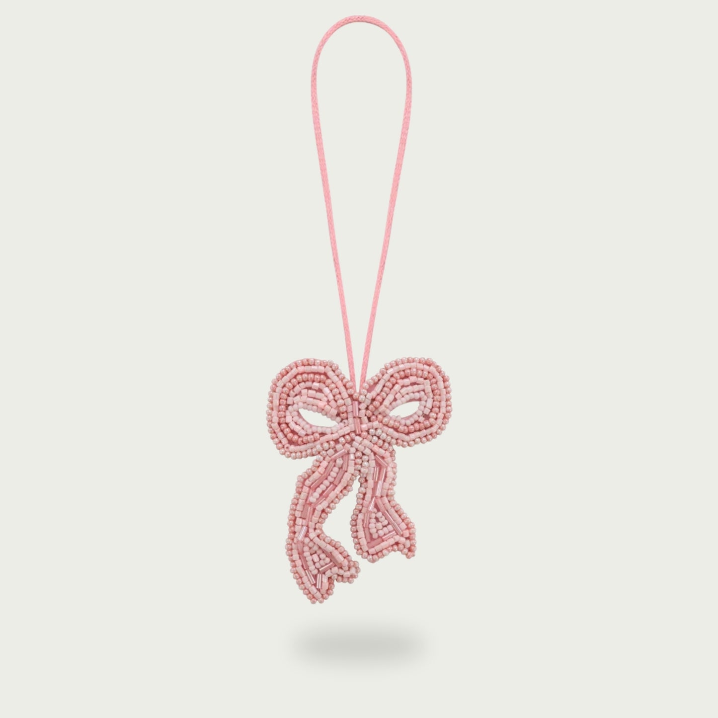 Darling, bijou brodé façon patch en perles roses, pour sac ou téléphone.