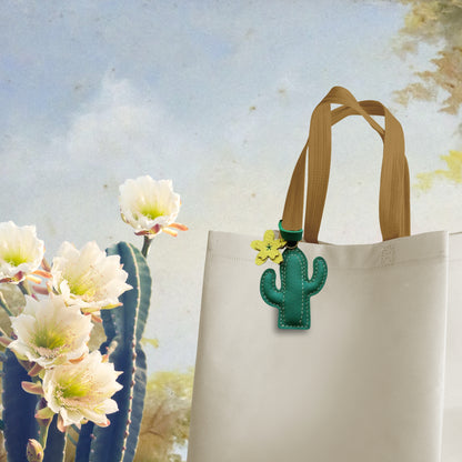 Bijou de sac en cuir en forme de cactus vert, fleur jaune, unisexe.