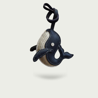 Bijou de sac en cuir noir Gracieuse – vue de profil avec texture grainée.