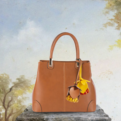 Deux bijoux de sac, Le Printemps, accrochés à la anse d'un sac à main, en cuir, des accessoire colorés et printaniers signés LaMartine.