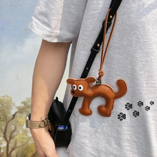 Bijou de sac en cuir marron La Truffe, design en forme de chien, idéal pour un look élégant et original.